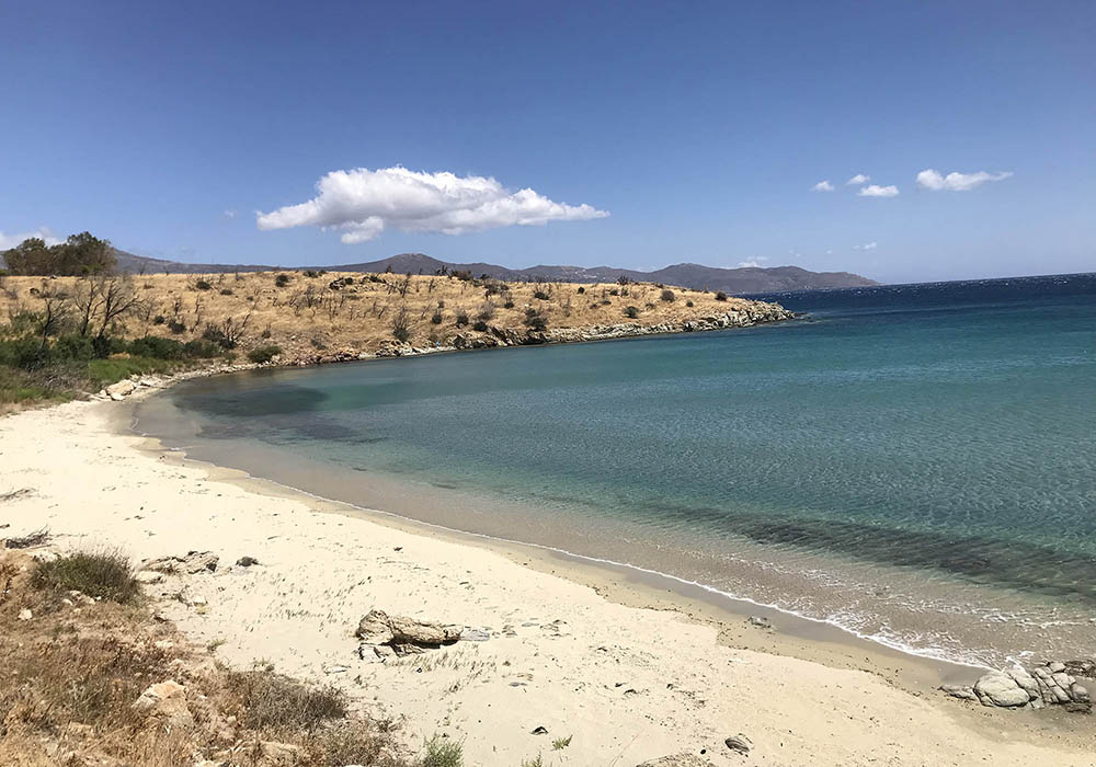 Una delle spiagge solitaria di sabbia bianca a sud dell'isola di Eubea