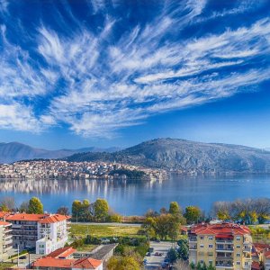 particolare cielo azzurro, kastoria