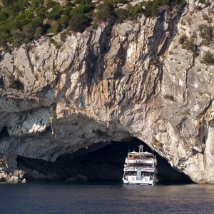 Cave Papanikolis Lefkada