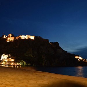 vista notturna castello myrina, lemnos