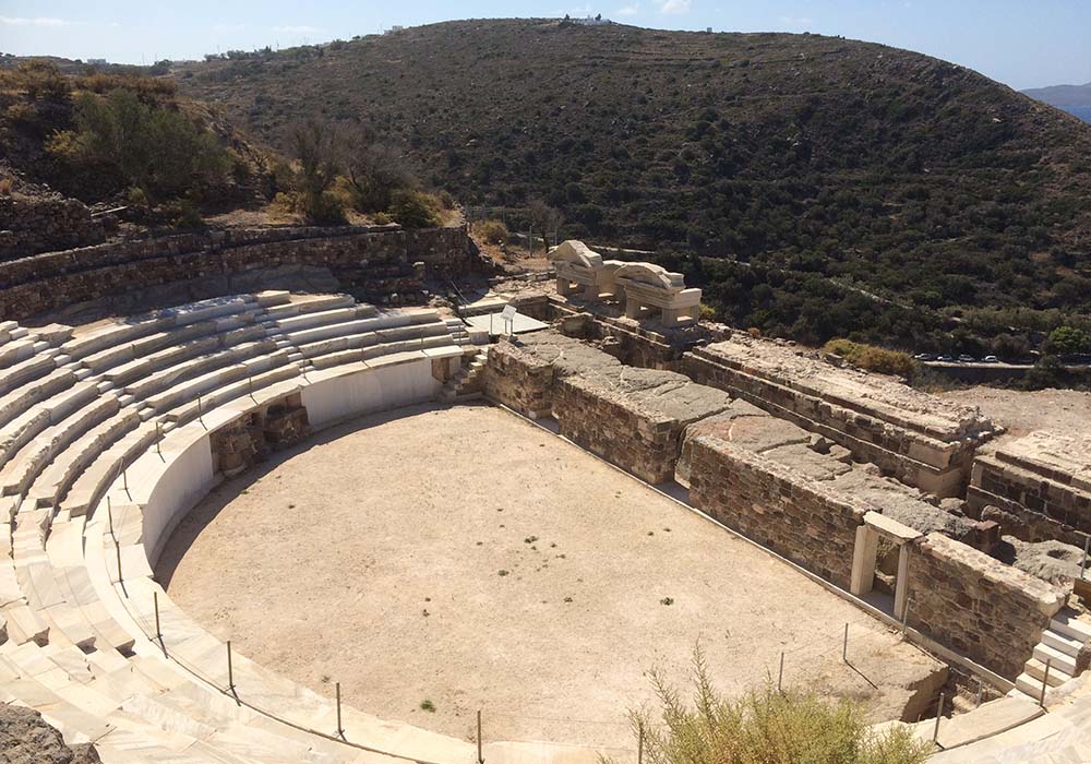 Vista sul teatro romano di Milos