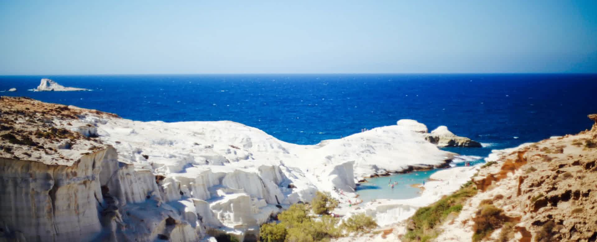 Sarakiniko Milos la spiaggia di roccia bianca 