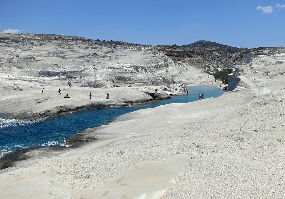 La bellissima e suggestiva spiaggia di Sarakiniko a Milos