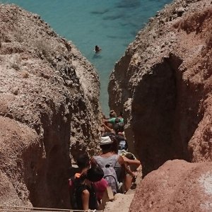 Descent towards Tsigrado Beach