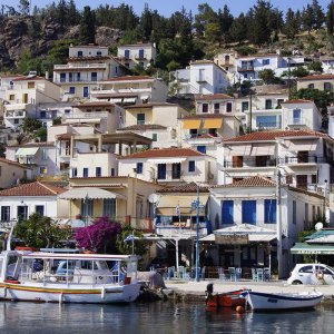 Panoramica sul porto di Poros