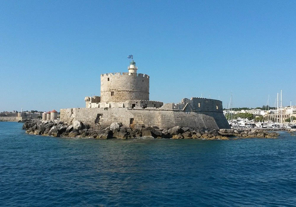 Rodi inserita nella lista delle isole greche da visitare, per la sua arte, le bellezze, le spiagge