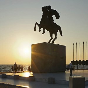 Traonto e Statua di Alessandro Magno