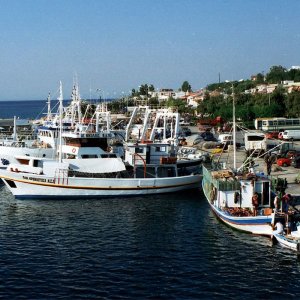 Barche al porto di Samotracia