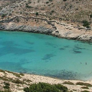 panoramica spiaggia schinoussa